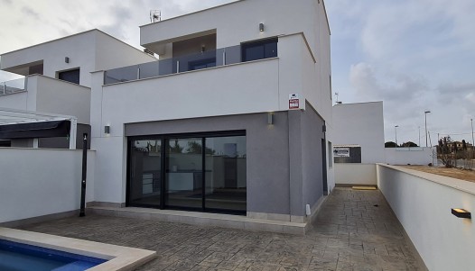 Chalet independiente  - Nueva construcción  - Villamartin - CBE01-844