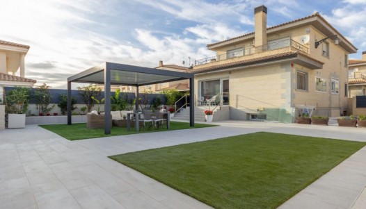 Chalet independiente  - Segunda mano - Elda - CBE02-049