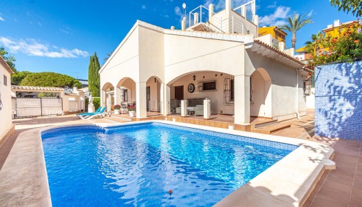 Chalet independiente  - Segunda mano - Punta Prima - CBE02-185