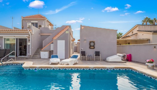 Chalet Pareado - Segunda mano - Torrevieja - CBE02-083