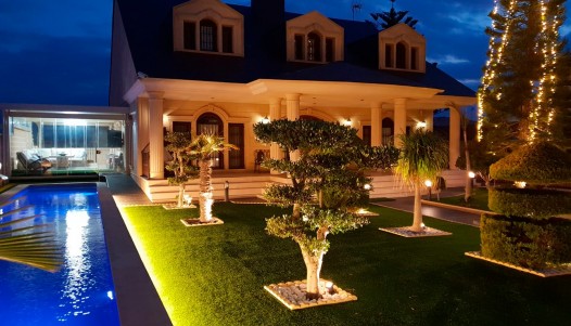 Villa - Resale - Torrevieja - CBE02-077