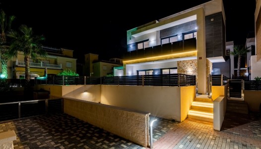 Villa - Revente - Lomas de Cabo Roig - CBE02-032