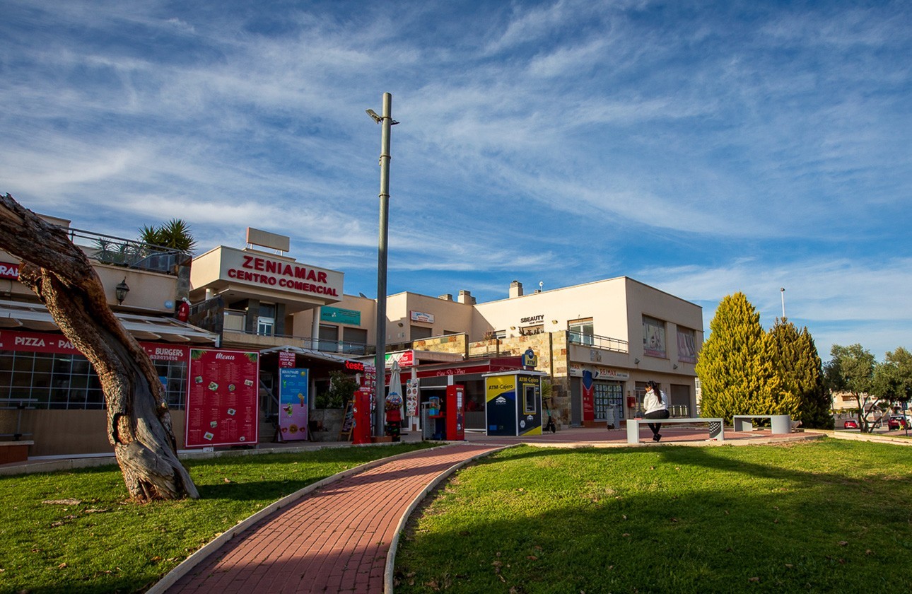 Sprzedaż - Kamienica - Zeniamar  - Centrum handlowe Zeniamar