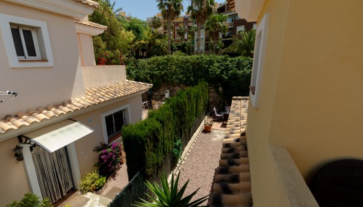 Resale - Villa / Semi-detached - Mutxamel - Club De Golf Bonalba