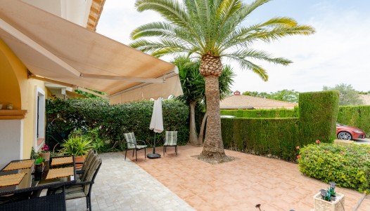 Resale - Villa / Semi-detached - Mutxamel - Club De Golf Bonalba