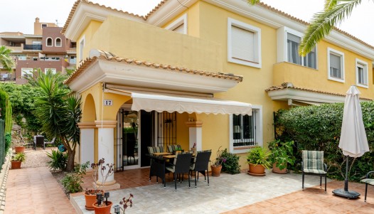 Resale - Villa / Semi-detached - Mutxamel - Club De Golf Bonalba