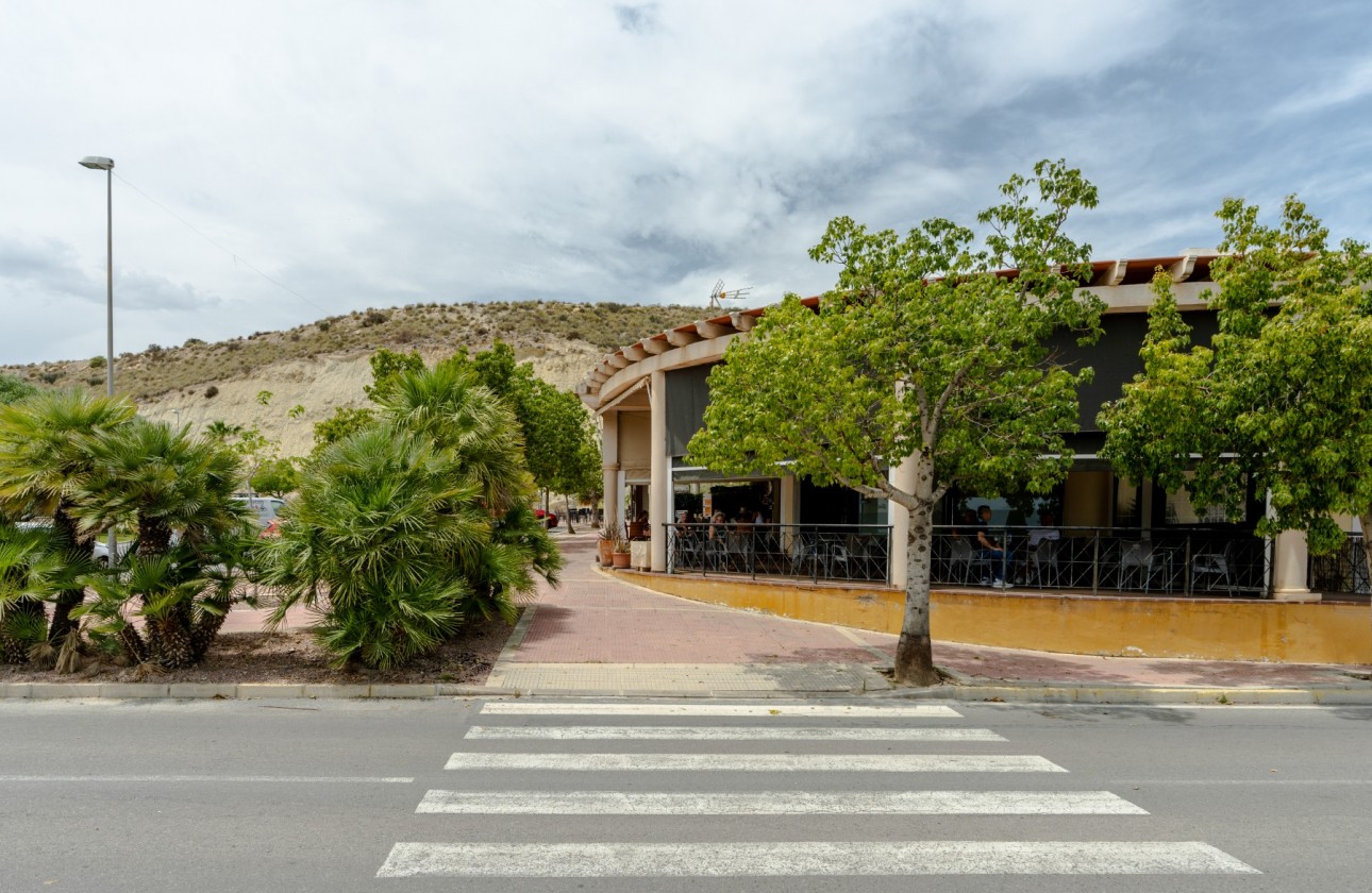 Resale - Villa / parhus - Mutxamel - Club De Golf Bonalba