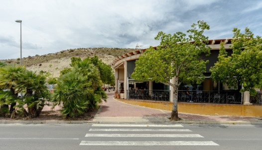 Resale - Villa / parhus - Mutxamel - Club De Golf Bonalba