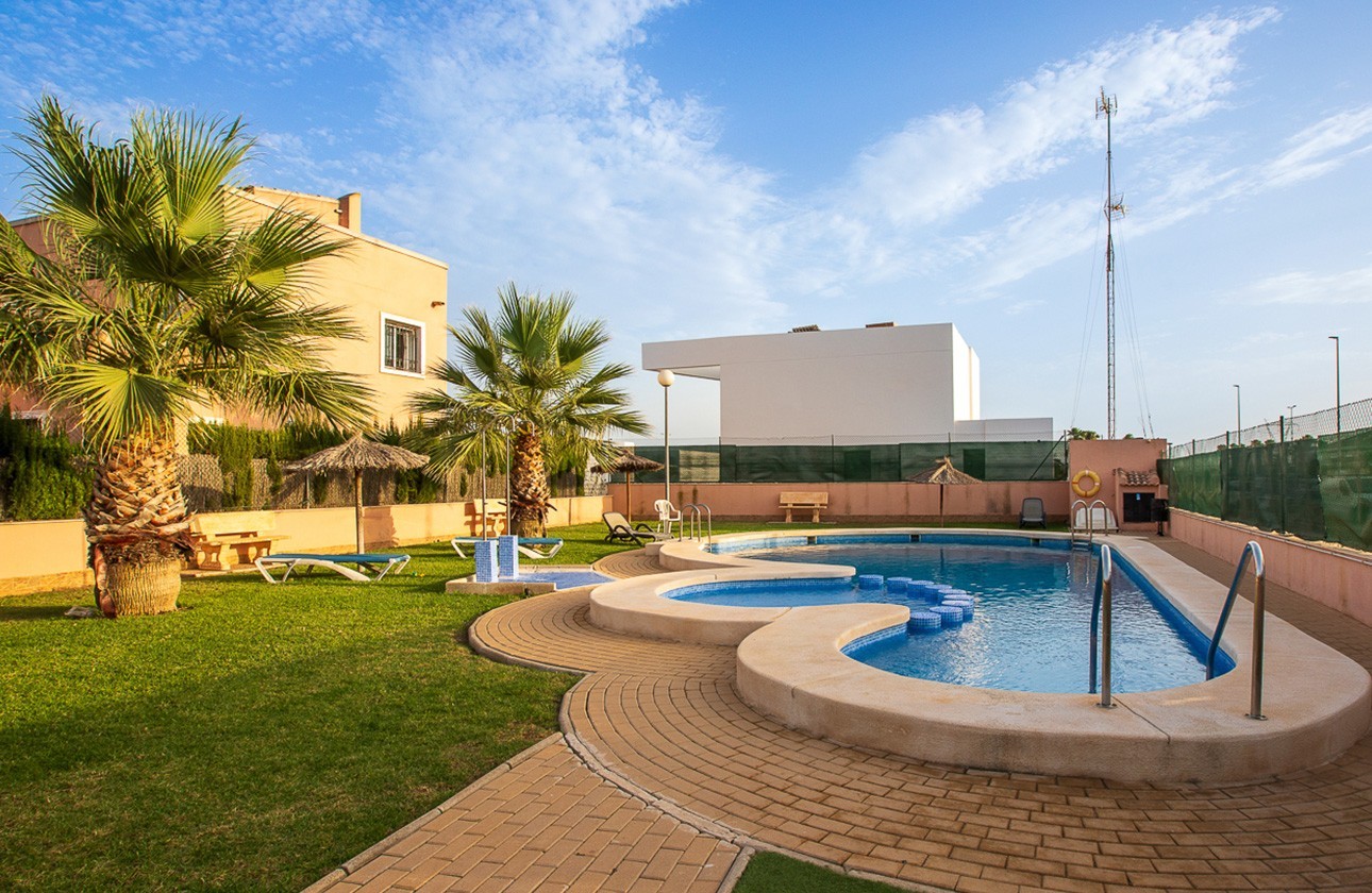 Resale - Villa / Semi-detached - Los Montesinos - La Herrada