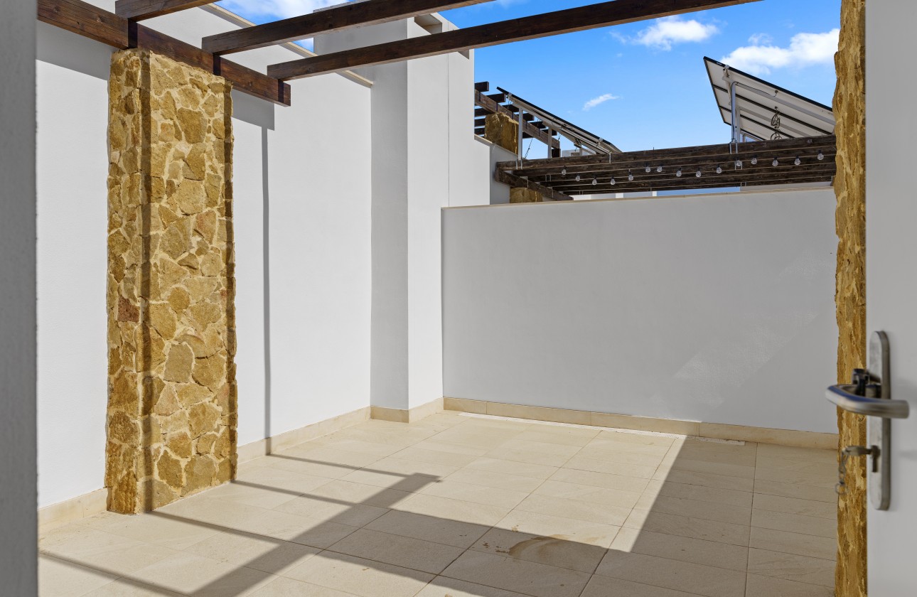 Resale - Villa / Semi-detached - Torrevieja - Aguas Nuevas 