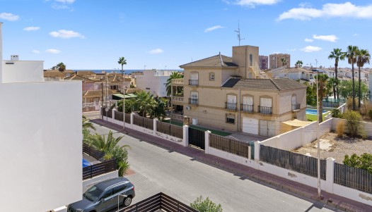 Resale - Villa / parhus - Torrevieja - Aguas Nuevas 