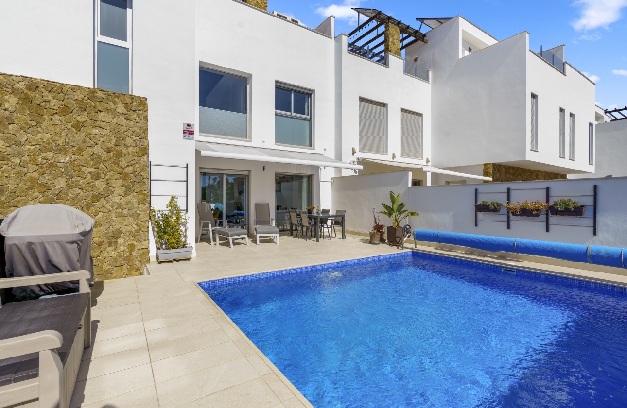 Resale - Villa / parhus - Torrevieja - Aguas Nuevas 