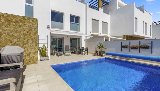 Resale - Villa / parhus - Torrevieja - Aguas Nuevas 