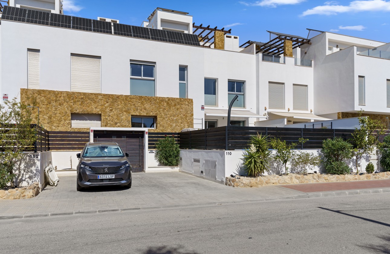 Resale - Villa / parhus - Torrevieja - Aguas Nuevas 