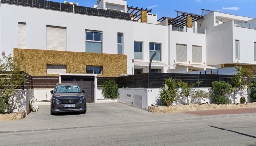 Resale - Villa / parhus - Torrevieja - Aguas Nuevas 