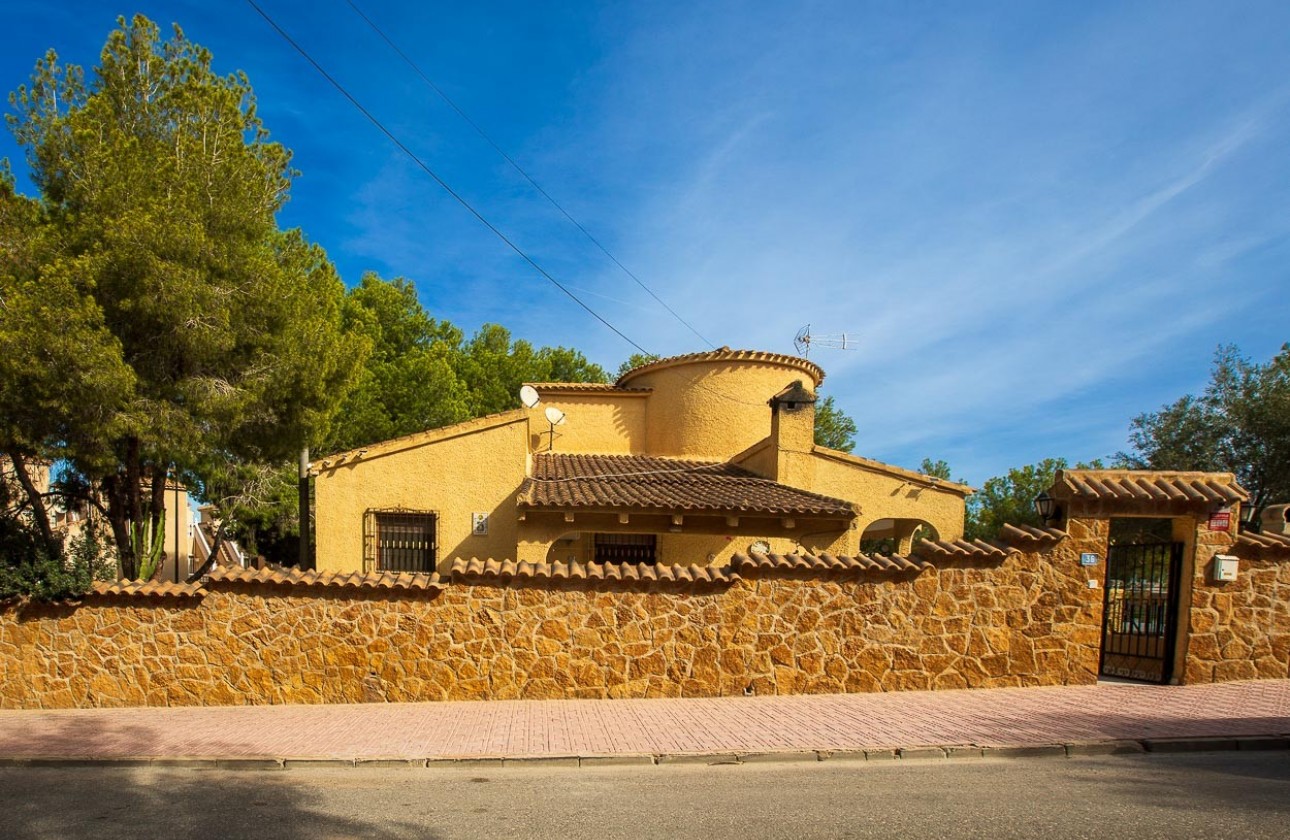 Segunda mano - Chalet independiente  - Villamartin - Res. Las Filipinas