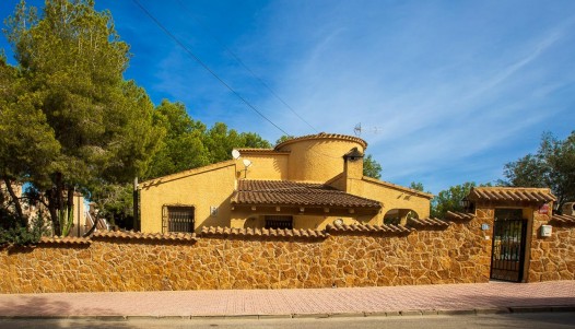 Segunda mano - Chalet independiente  - Villamartin - Res. Las Filipinas