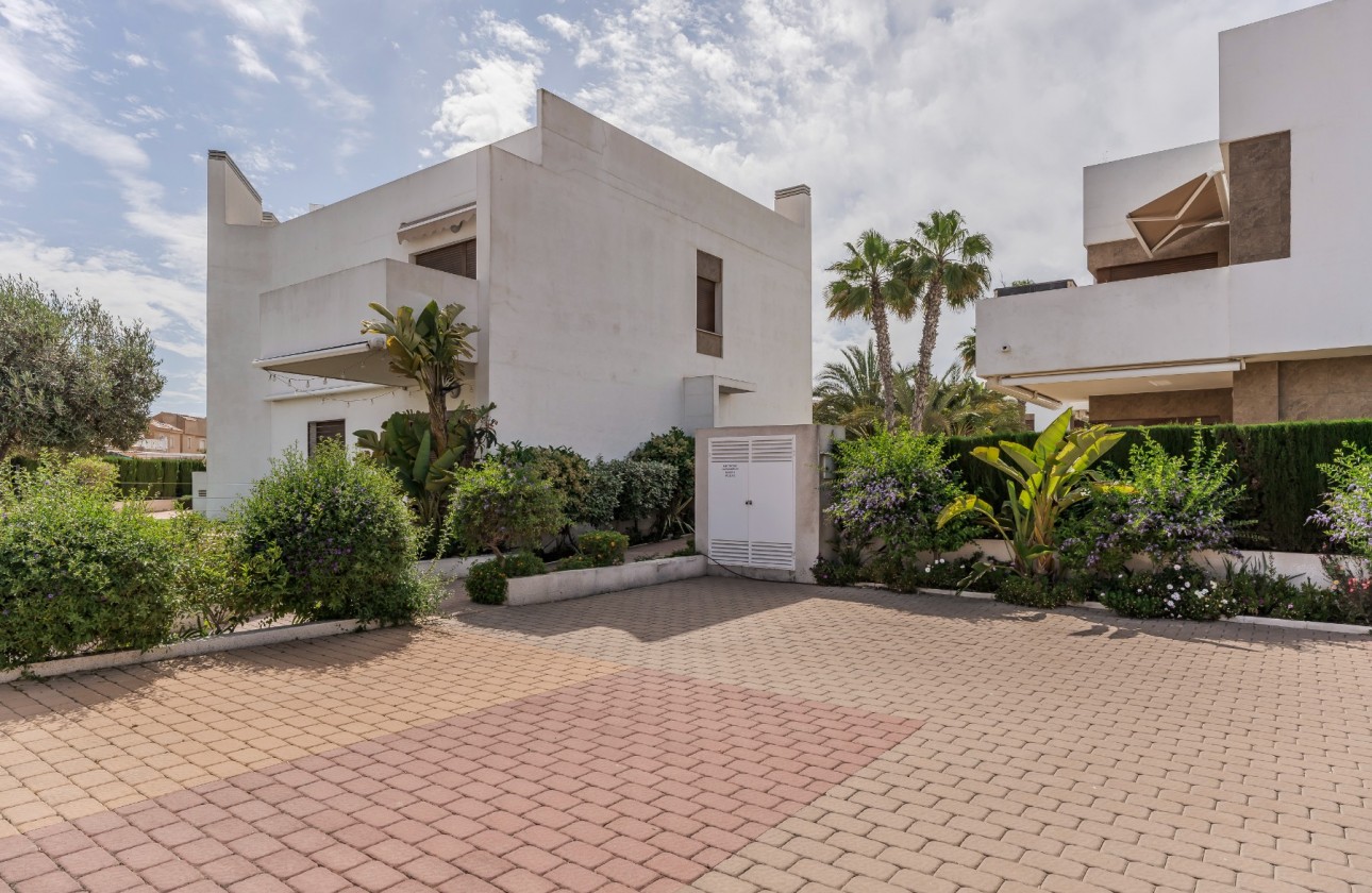 Resale - Ground Floor  - Orihuela Costa - La Zenia