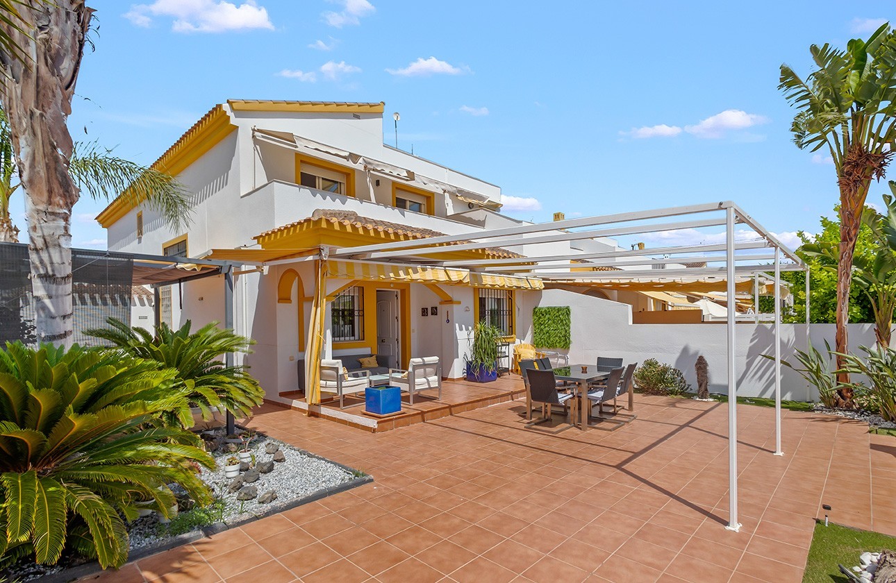 Resale - Villa / Semi-detached - Torre de La Horadada - Pueblo Latino