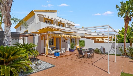 Resale - Villa / Semi-detached - Torre de La Horadada - Pueblo Latino
