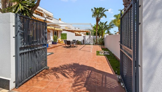 Resale - Villa / Semi-detached - Torre de La Horadada - Pueblo Latino