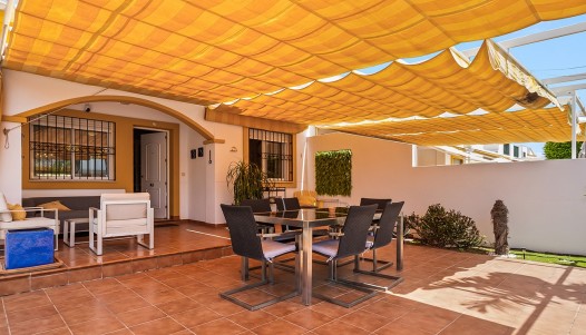 Resale - Villa / Semi-detached - Torre de La Horadada - Pueblo Latino