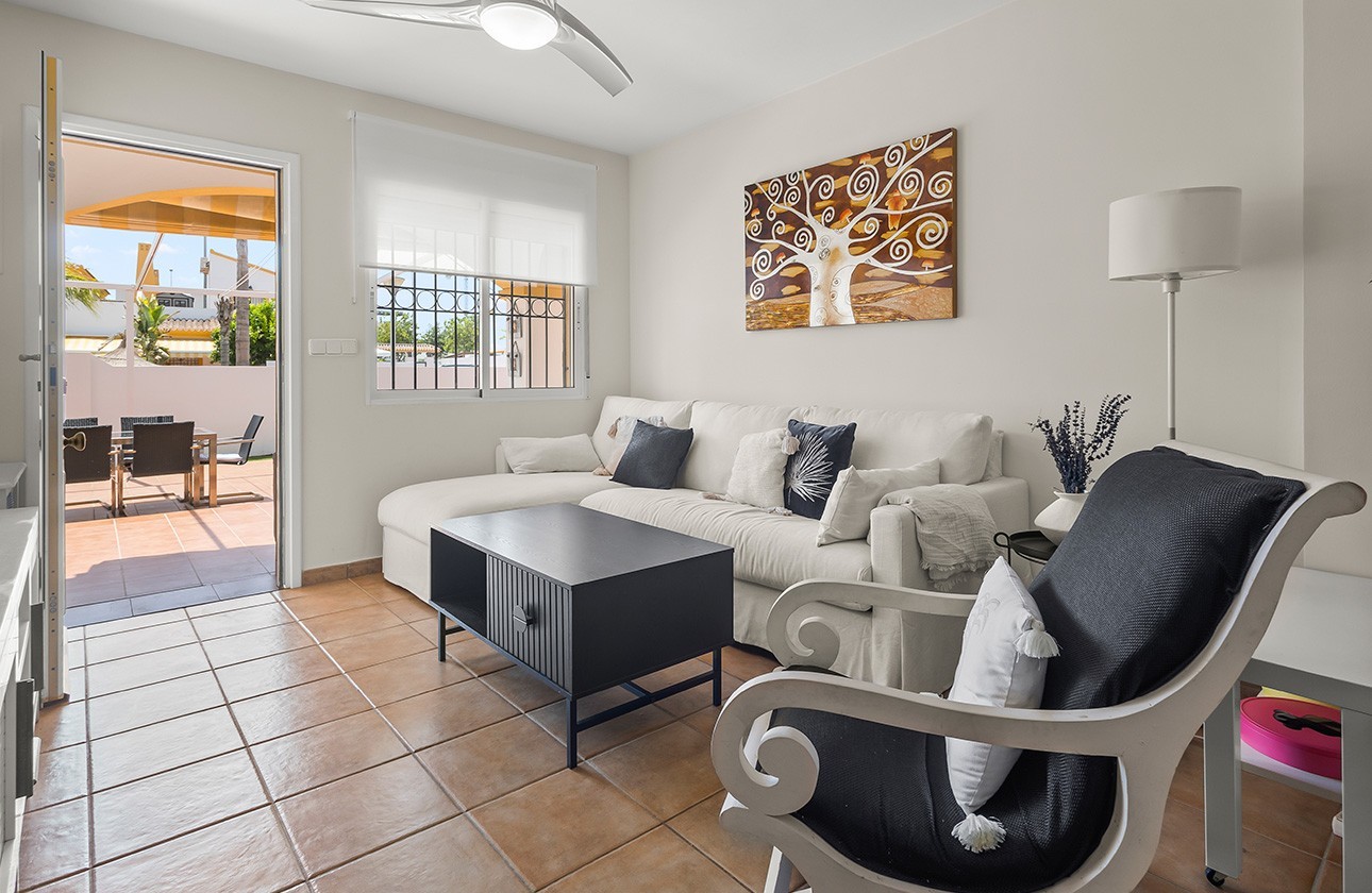 Resale - Villa / Semi-detached - Torre de La Horadada - Pueblo Latino