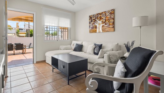 Resale - Villa / Semi-detached - Torre de La Horadada - Pueblo Latino