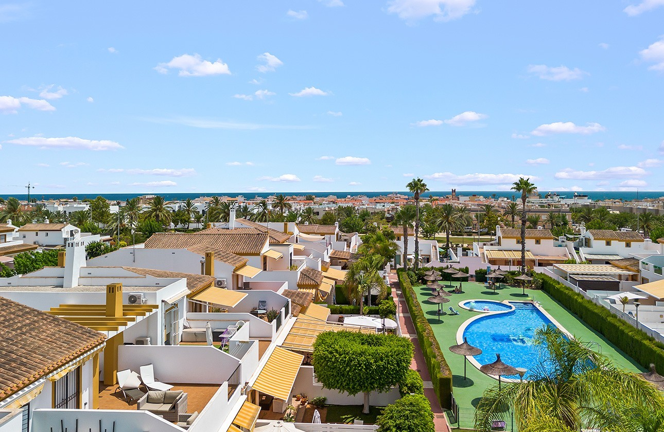 Resale - Villa / Semi-detached - Torre de La Horadada - Pueblo Latino