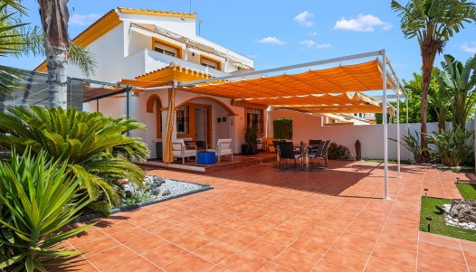 Resale - Villa / Semi-detached - Torre de La Horadada - Pueblo Latino