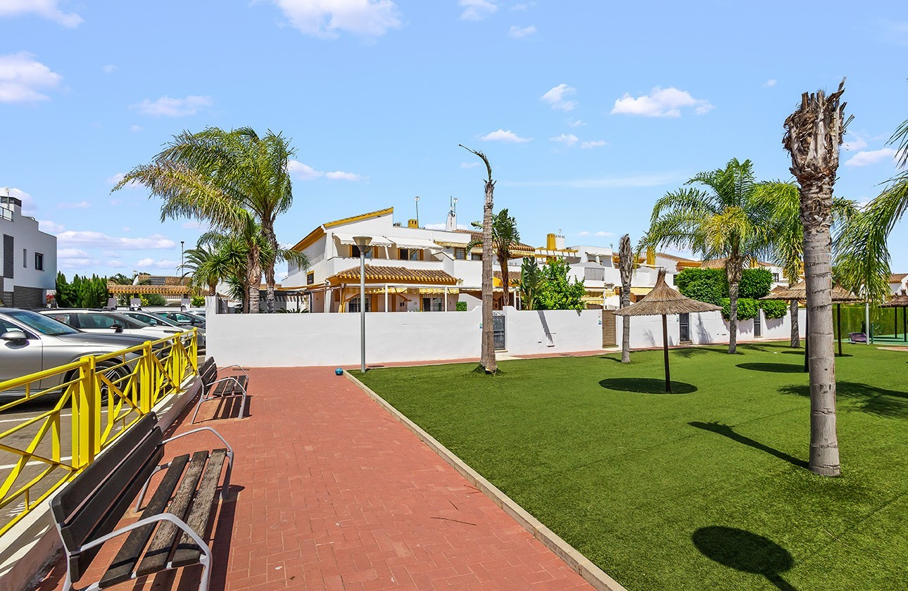 Resale - Villa / Semi-detached - Torre de La Horadada - Pueblo Latino