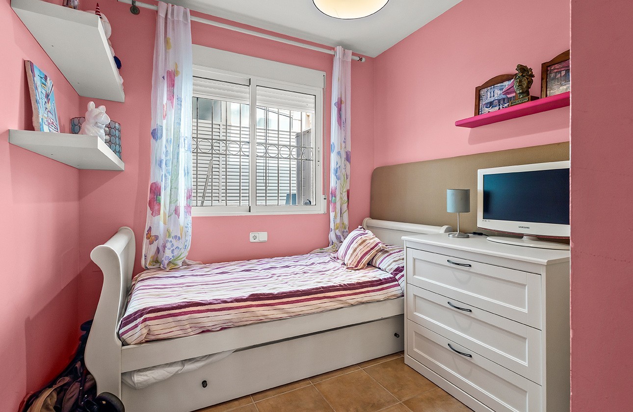 Resale - Villa / Semi-detached - Torre de La Horadada - Pueblo Latino