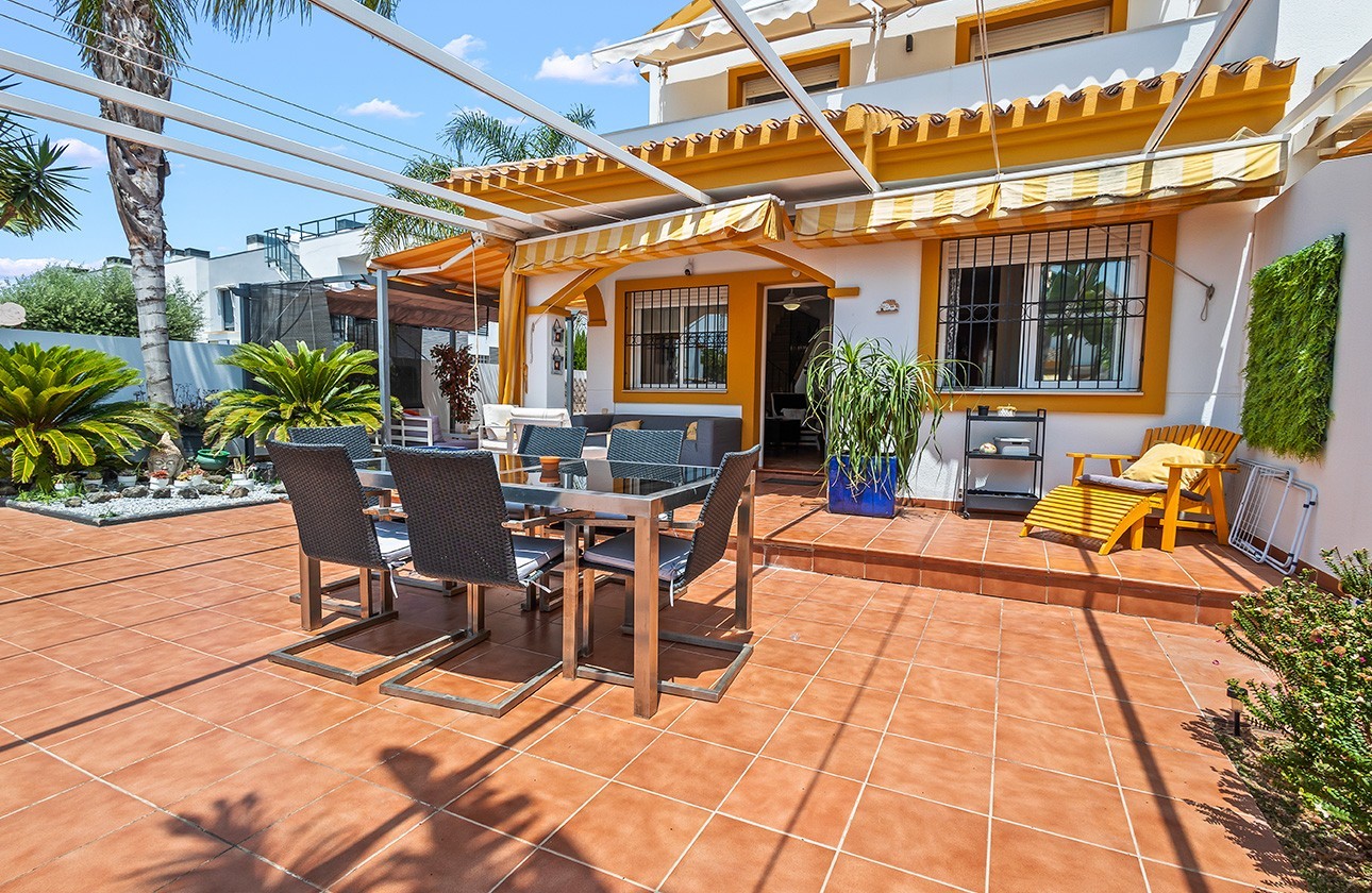 Resale - Villa / Semi-detached - Torre de La Horadada - Pueblo Latino
