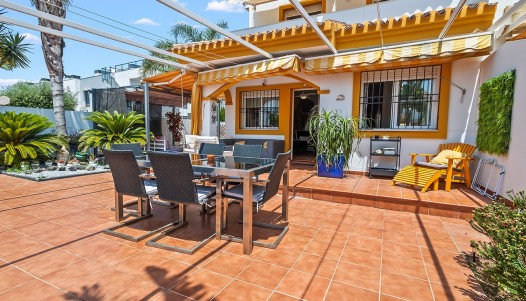 Resale - Villa / Semi-detached - Torre de La Horadada - Pueblo Latino