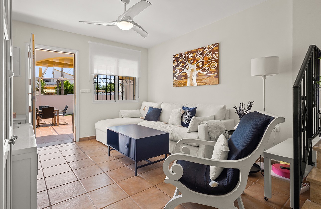 Resale - Villa / Semi-detached - Torre de La Horadada - Pueblo Latino