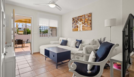 Resale - Villa / Semi-detached - Torre de La Horadada - Pueblo Latino