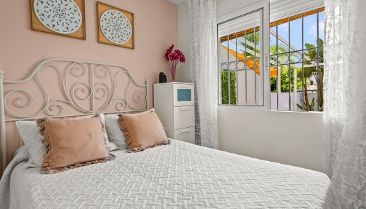 Resale - Villa / Semi-detached - Torre de La Horadada - Pueblo Latino