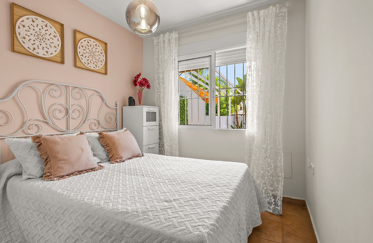 Resale - Villa / Semi-detached - Torre de La Horadada - Pueblo Latino