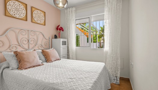 Resale - Villa / Semi-detached - Torre de La Horadada - Pueblo Latino