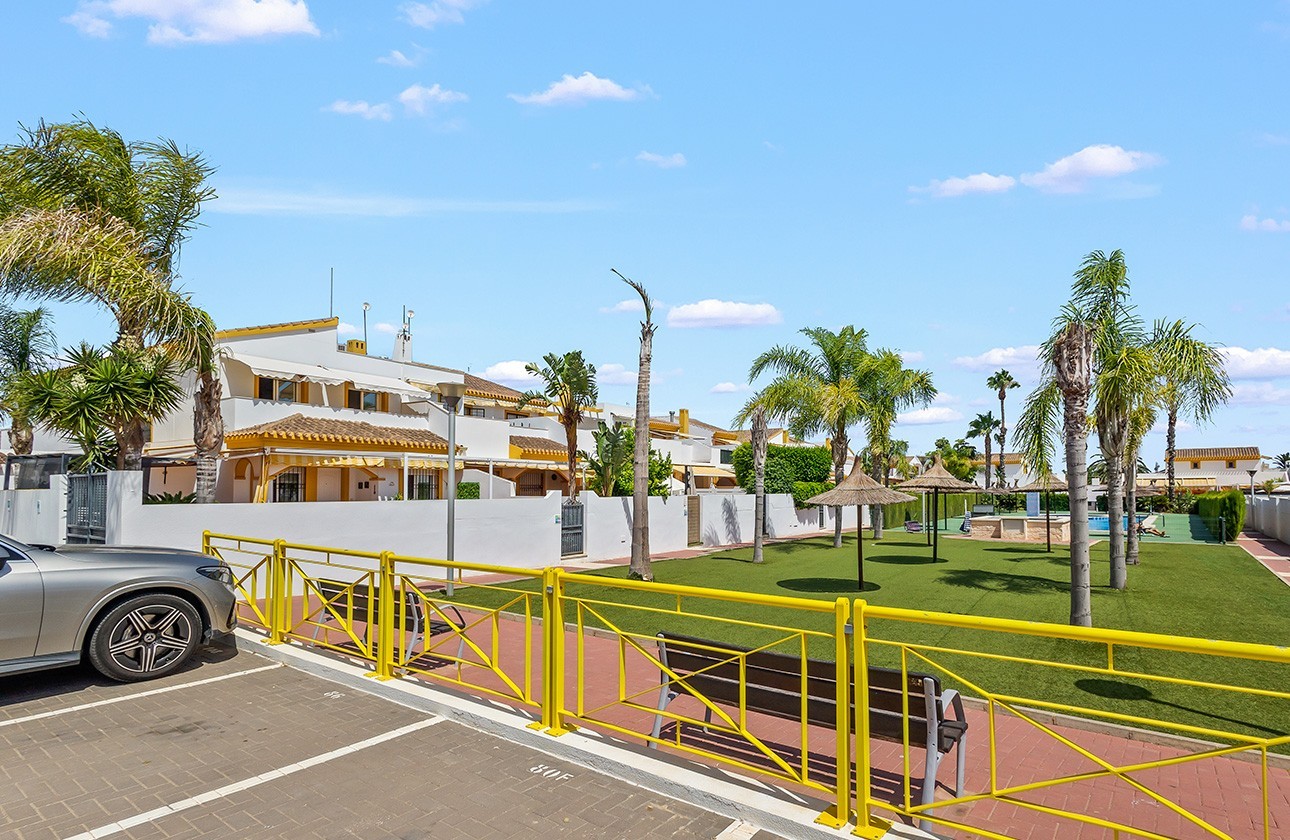 Resale - Villa / Semi-detached - Torre de La Horadada - Pueblo Latino