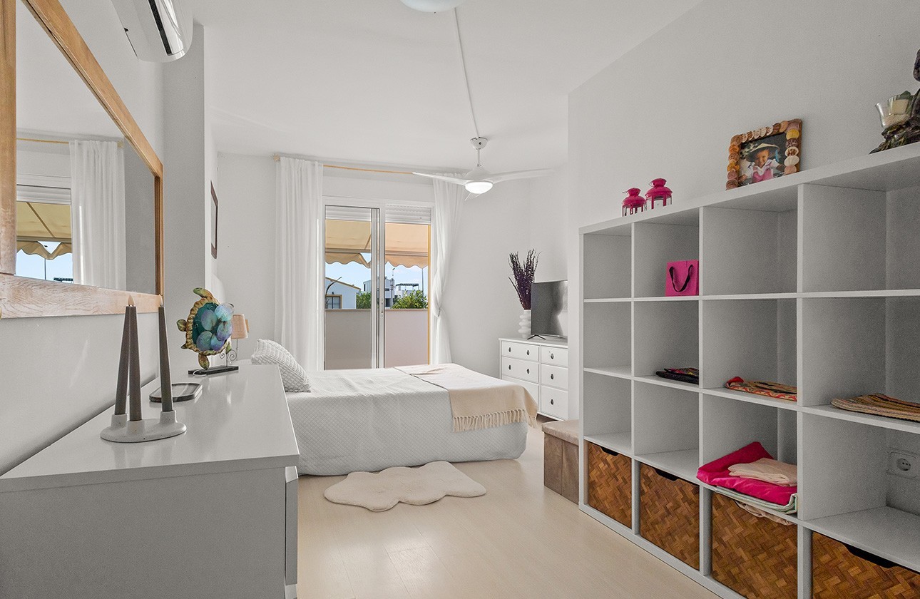 Resale - Villa / Semi-detached - Torre de La Horadada - Pueblo Latino