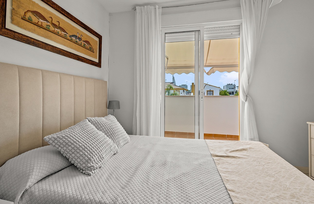 Resale - Villa / Semi-detached - Torre de La Horadada - Pueblo Latino