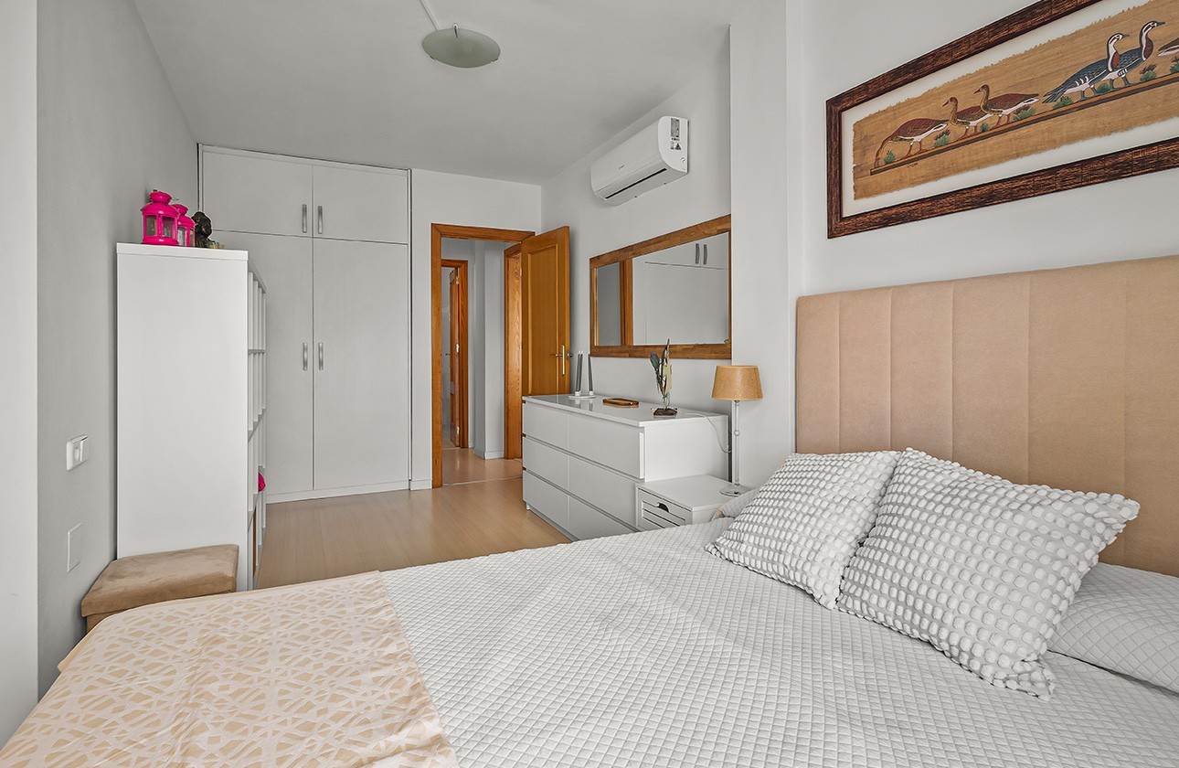 Resale - Villa / Semi-detached - Torre de La Horadada - Pueblo Latino