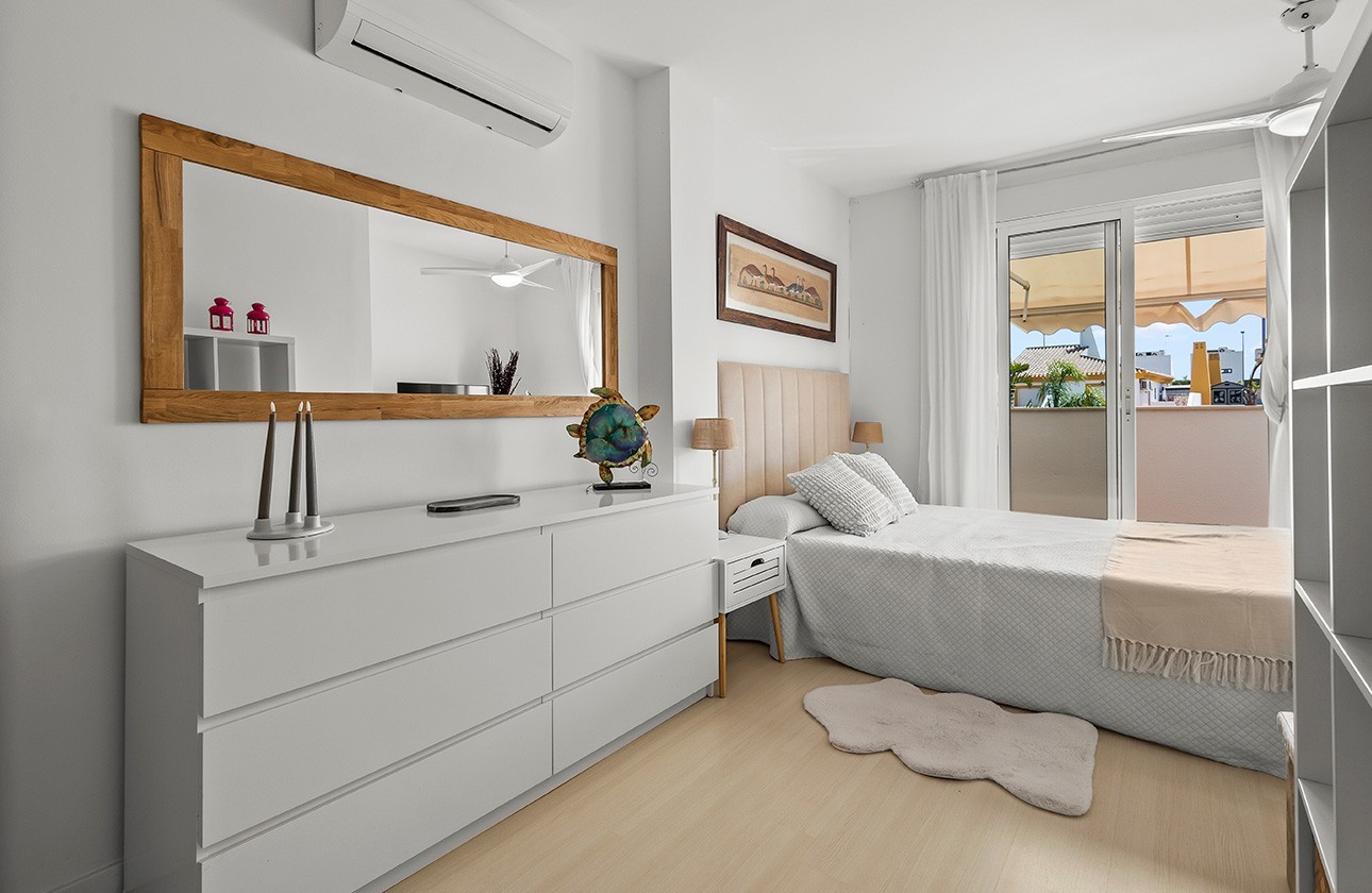 Resale - Villa / Semi-detached - Torre de La Horadada - Pueblo Latino