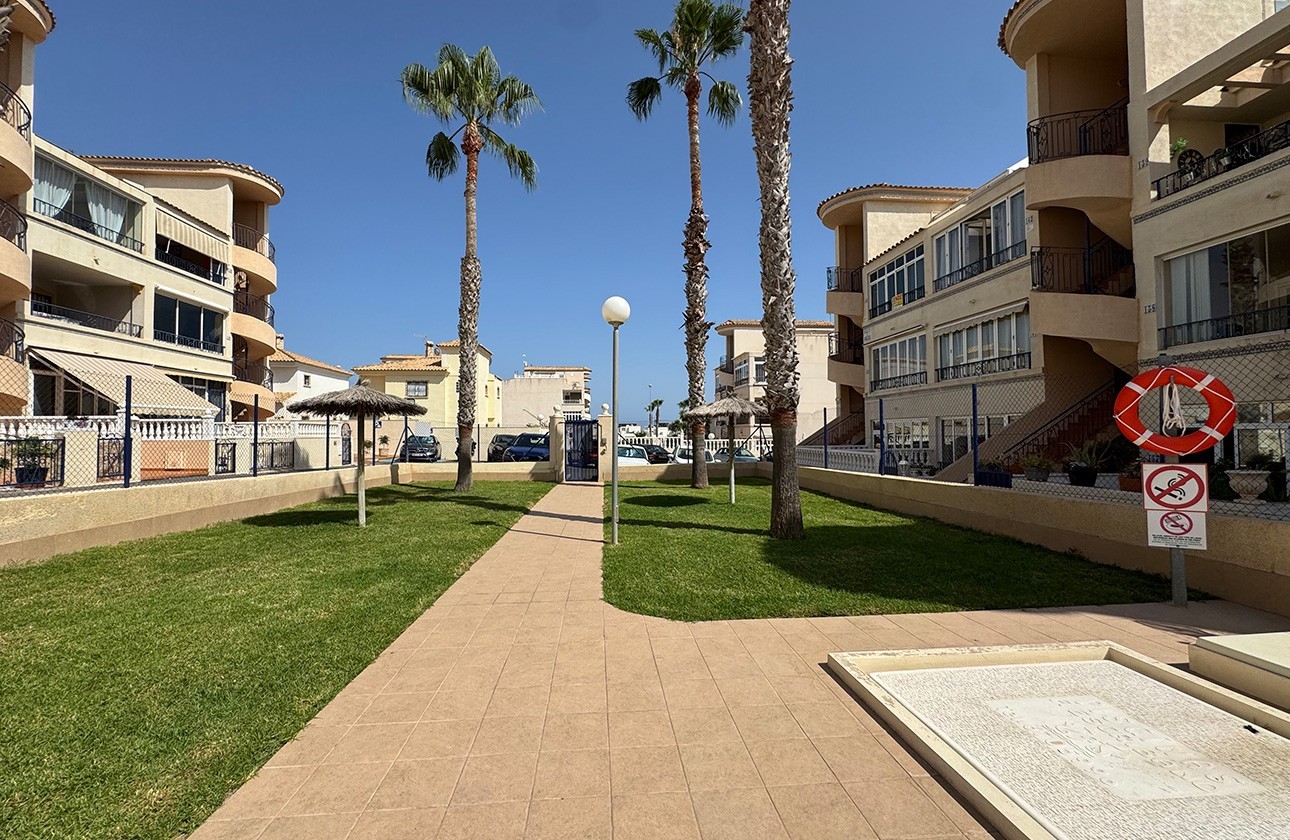 Resale - Apartment - Orihuela Costa - Punta Prima