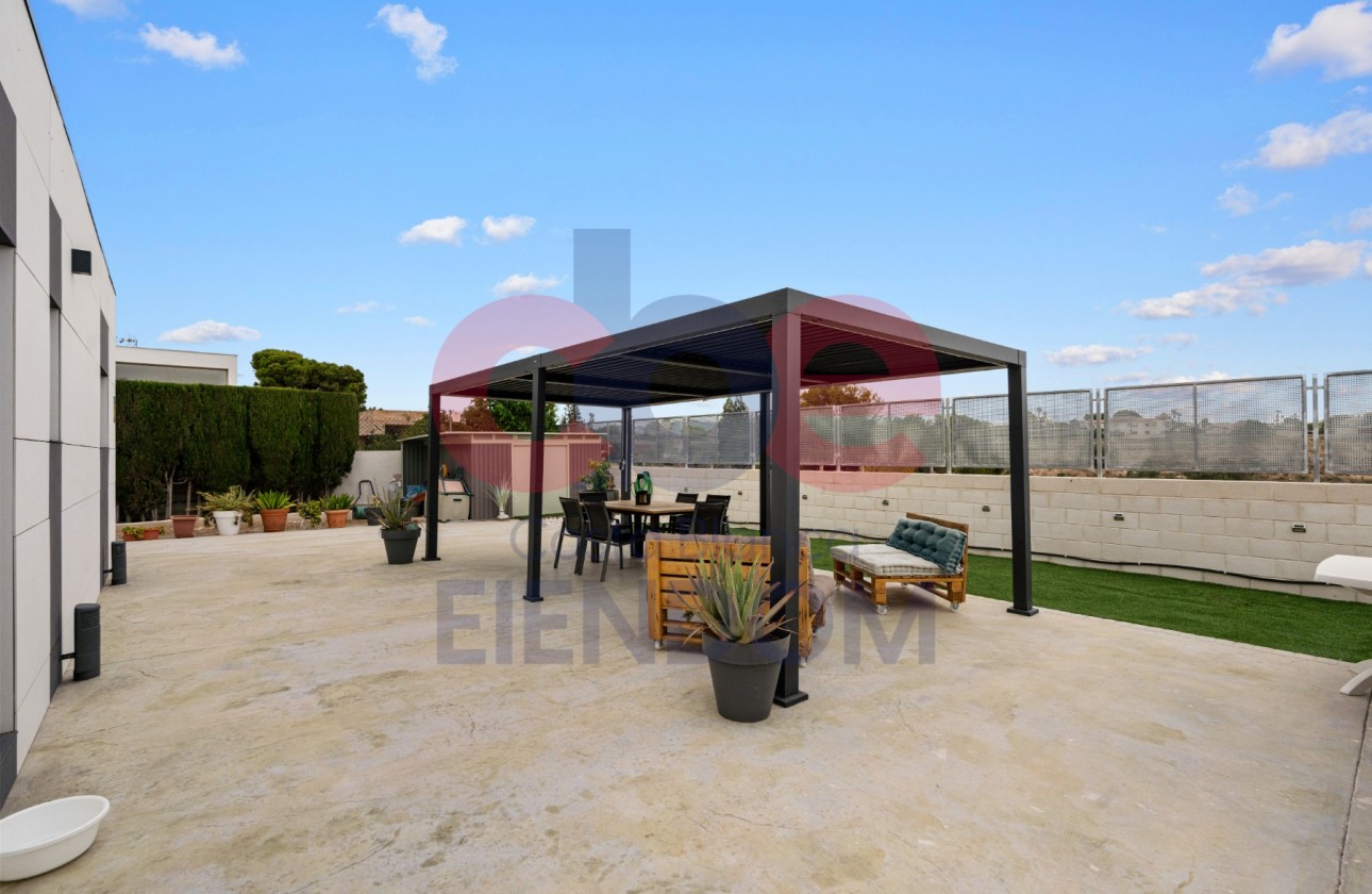 Resale - Villa - San Vicente del Raspeig