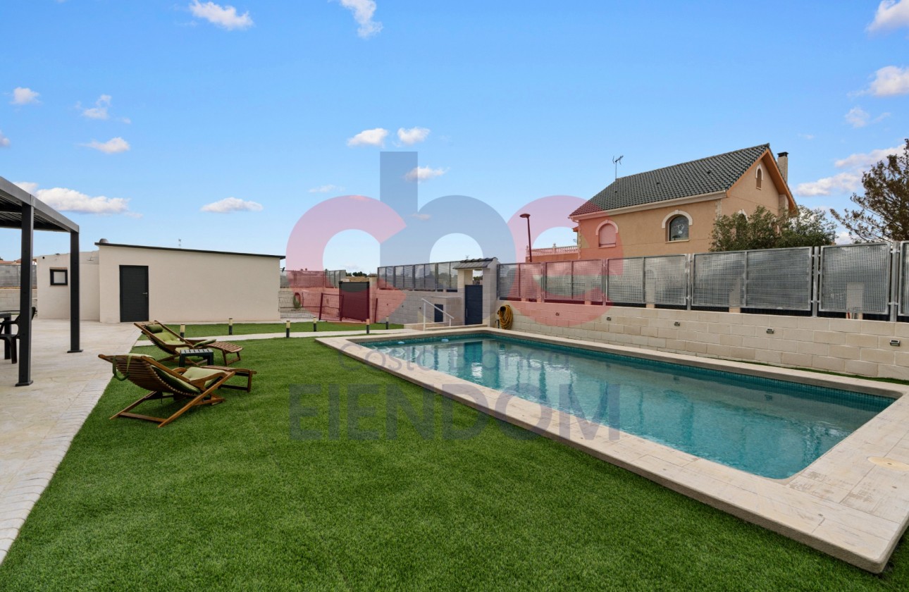 Resale - Villa - San Vicente del Raspeig