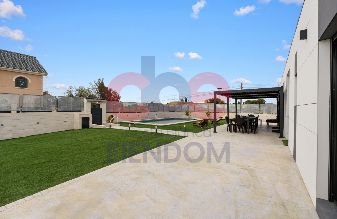 Resale - Villa - San Vicente del Raspeig