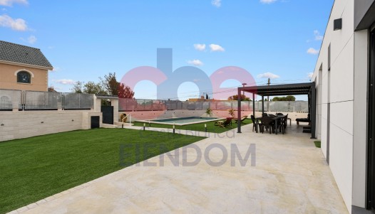 Resale - Villa - San Vicente del Raspeig