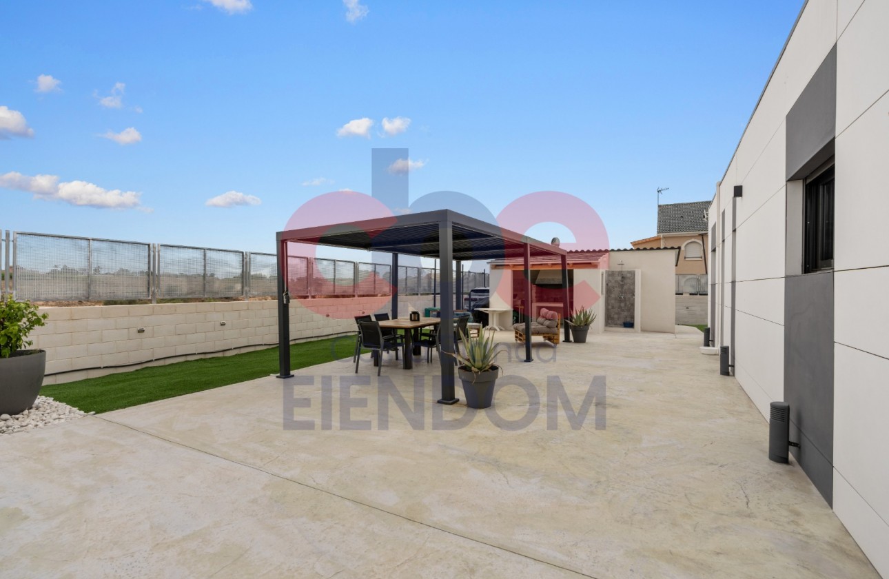 Resale - Villa - San Vicente del Raspeig